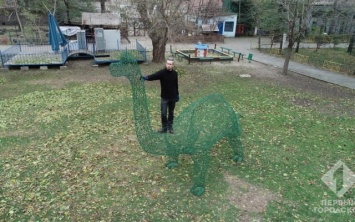 В Одесском зоопарке теперь есть динозавр (ФОТО)