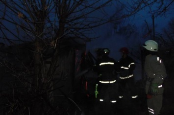 В Рубежном загорелся дом: пострадали два человека