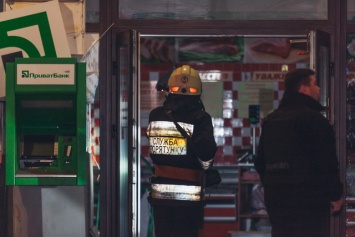 В Днепре на бульваре Славы неизвестные взорвали банкомат и завладели деньгами