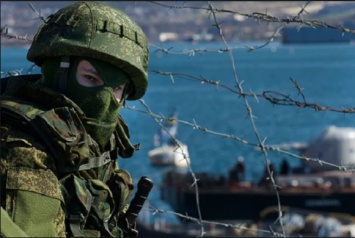 Россия экстренно стягивает военную технику в Крым, колонна с ракетными комплексами попала на видео