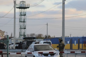 КПП на админгранице с оккупированным Крымом перешли на режим военного положения