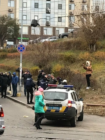 Военное положение: полиция оттеснила жителей Гагаринского плато, которые перекрывали въезд для строительной техники