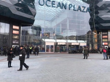 Националисты снова захватили Ocean Plaza: произошли первые стычки