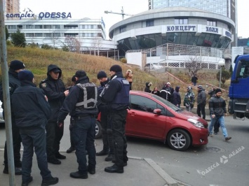 Митингующим в Аркадии не дали перекрывать дорогу: военное положение в действии?