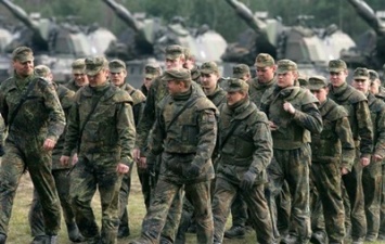 Берлин впервые за 25 лет расширяет армию