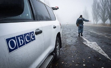 ОБСЕ: наблюдатели видели, как на КПВВ на носилках несли тело умершего мужчины