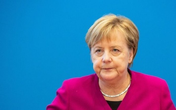Самолет с Ангелой Меркель совершил вынужденную посадку: что случилось