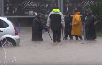 Один из турецких курортов накрыл сильнейший ливень: видео затопленных улиц