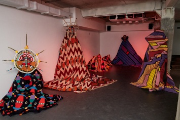 Несуществующие племена: выставка Оксаны Левчени в Bursa Gallery