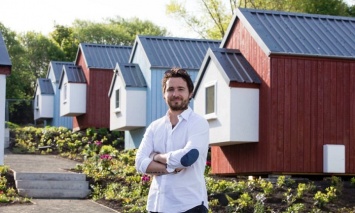 В Шотландии бизнесмен построил для бездомных целую деревню (Фото)
