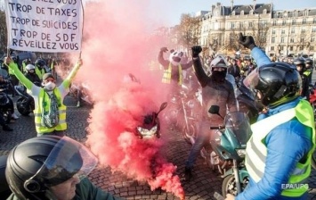 Протесты во Франции: в Париж стягивают силовиков