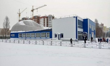 В Вишневом во время тренировки обвалилась крыша спорткомплекса (фото)