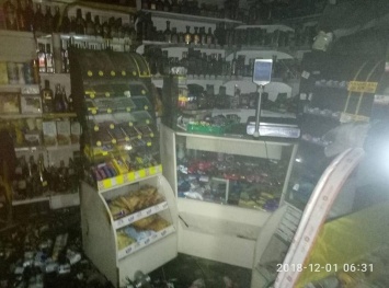 Спасатели тушили пожар в измаильском магазине