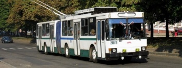 В Днепре троллейбус с пассажирами развалился прямо на ходу
