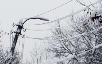Из-за снегопада на Днепропетровщине повреждаются линии электропередачи
