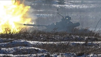 Под Днепром боевые машины штурмовали реку (ФОТО, ВИДЕО)