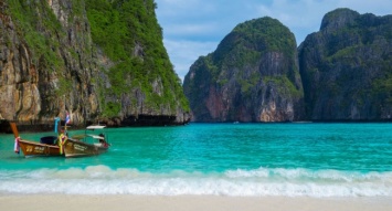 В Таиланде предупредили о нашествии акул на один из самых известных пляжей