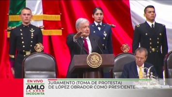 В Мексике новый президент "зиговал" вместе с парламентом под пляски шаманов. Фото и видео