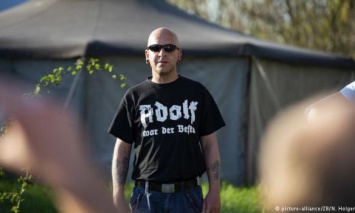 В Германии полиция прекратила рок-концерт за нацистское приветствие
