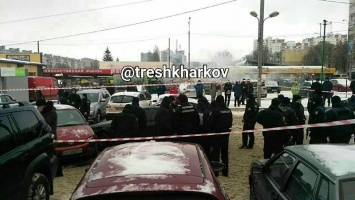 Погоня и много разбитых машин. Возле ТЦ в Харькове задержали трех мужчин (фото, видео)