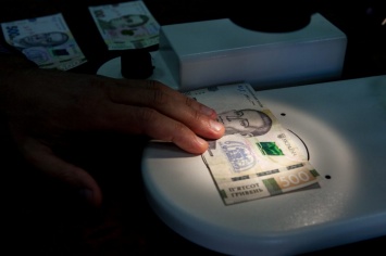 Валютный переполох в Украине: украинцы теряют тысячи, скармливают фальшивые деньги