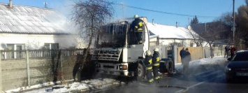 Пожар в Днепре: сотрудники ГСЧС тушили фуру