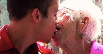 31-летний мужчина встречается с 90-летней женщиной. Это любовь?!