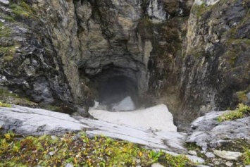 В Канаде обнаружена гигантская пещера