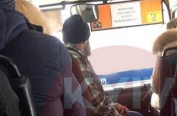 Здравствуй, декабрь: пассажир маршрутки в шортах и тапочках удивил киевлян. ФОТО