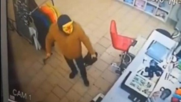 В маске тигра и с топором: в Кривом Роге мужчина пытался ограбить магазин
