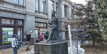 Памятнику Пушкину в Симферополе вернули первоначальный вид