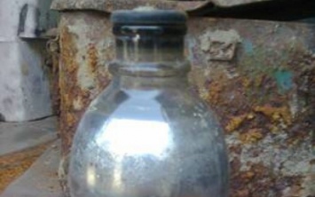 На Днепропетровщине возле мусорных баков нашли бутылки с ртутью
