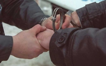 Под Днепром у мужчины нашли взрывчатку и наркотики