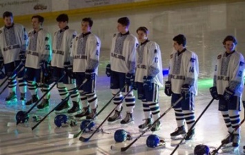 В Канаде хоккейная команда одела на игру вышиванки