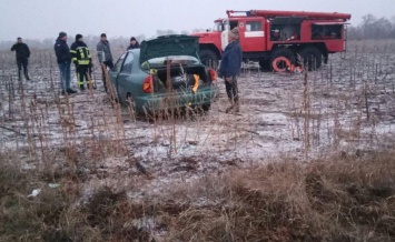 На запорожской трассе пожилая женщина стала заложницей автомобиля