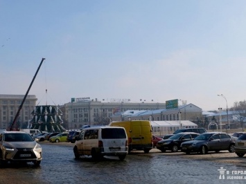 Праздник приближается: площадь Свободы перекрыли до конца января