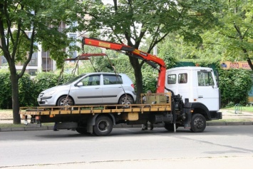 В Николаевском ГТУ юстиции рассказали, как и куда будут доставлять неправильно припаркованные авто