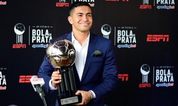 Экс-динамовец Дуду получил «Золотой мяч» в Бразилии