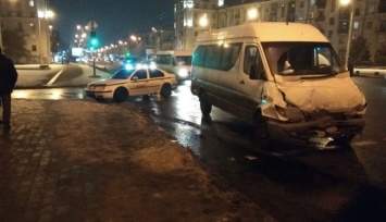 В Запорожье маршрутка протаранила автобус, есть пострадавшие (ФОТО)