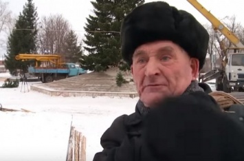 Сеть взорвало ВИДЕО реакции российского пенсионера на городскую елку
