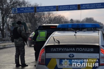 Николаевские полицейские работают в усиленном режиме - авто проверяются на запрещенные предметы