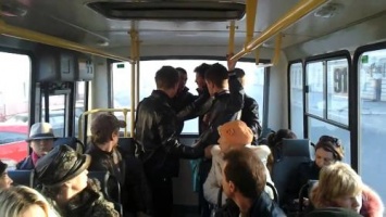Водитель маршрутки выбросил пассажира из автобуса в Санкт-Петербурге