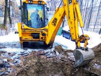 В Киеве более 1000 зданий, включая дома и школы, остались без отопления из-за повреждений теплосетей и коллектора