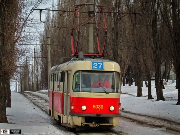 Люди толкали трамвай в Харькове (видео)